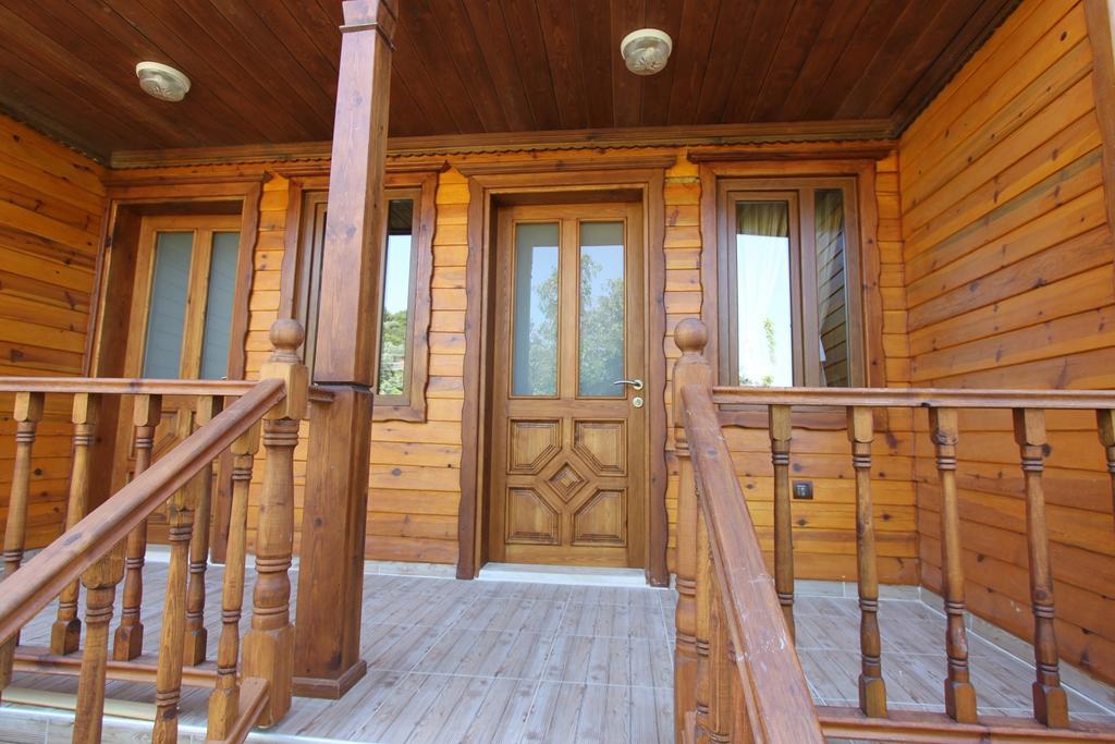 Elly's Gazde/Camere de închiriat